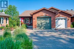 77 QUINTERRA COURT  Ottawa, ON K1V 1K9
