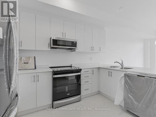 799 Heathrow Path, Oshawa, ON - Indoor Photo Showing Kitchen With Double Sink