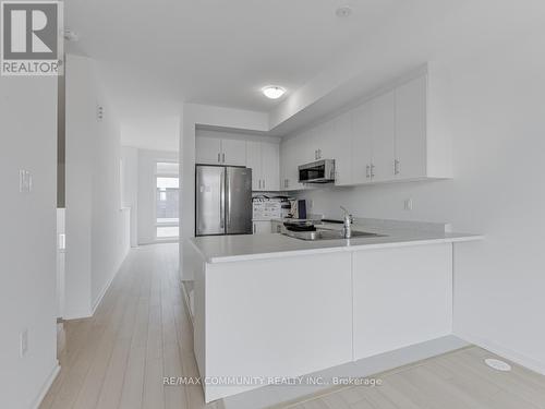 799 Heathrow Path, Oshawa, ON - Indoor Photo Showing Kitchen