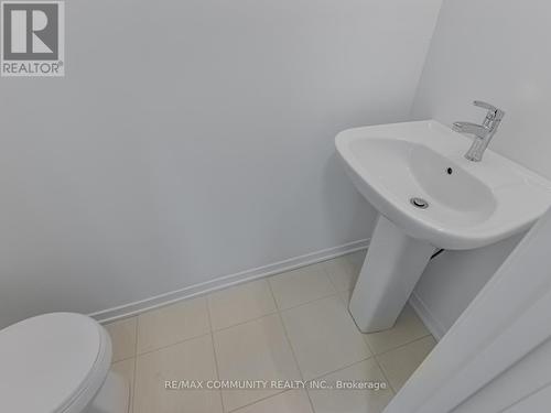 799 Heathrow Path, Oshawa, ON - Indoor Photo Showing Bathroom