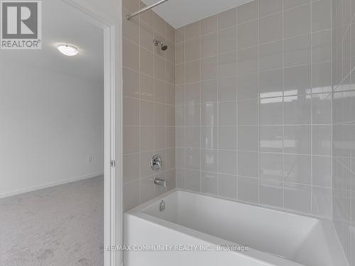799 Heathrow Path, Oshawa, ON - Indoor Photo Showing Bathroom