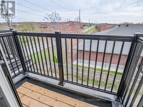 799 Heathrow Path, Oshawa, ON - Outdoor