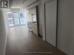 425 - 448 BURNHAMTHORPE ROAD W Mississauga, ON L5B 0R4