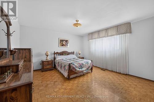 39 Algonquin Court, Hamilton, ON - Indoor Photo Showing Bedroom