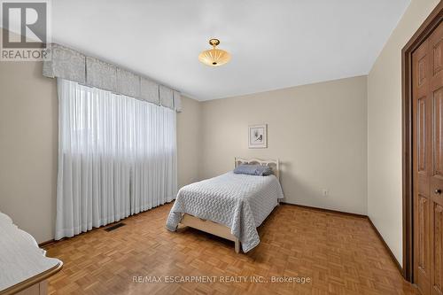 39 Algonquin Court, Hamilton, ON - Indoor Photo Showing Bedroom