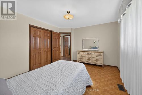 39 Algonquin Court, Hamilton, ON - Indoor Photo Showing Bedroom