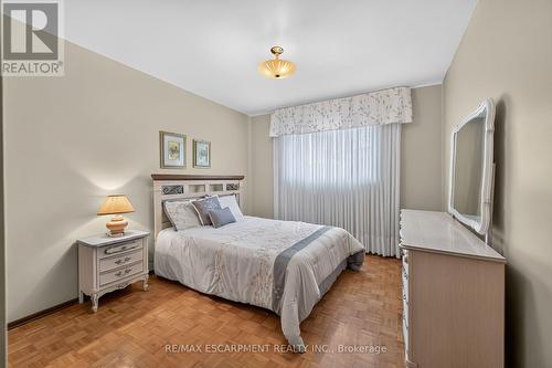 39 Algonquin Court, Hamilton, ON - Indoor Photo Showing Bedroom