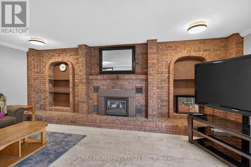 39 Algonquin Court, Hamilton, ON - Indoor Photo Showing Living Room With Fireplace