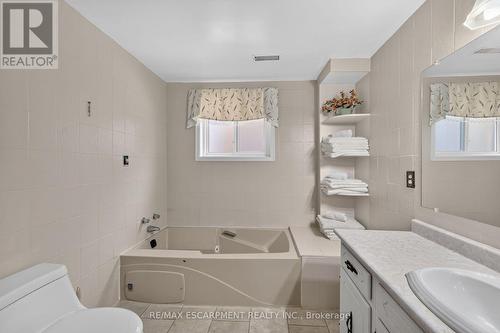 39 Algonquin Court, Hamilton, ON - Indoor Photo Showing Bathroom