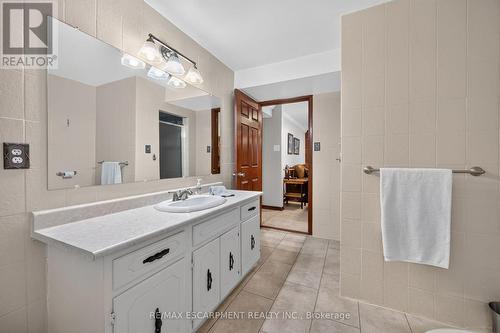 39 Algonquin Court, Hamilton, ON - Indoor Photo Showing Bathroom