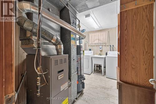 39 Algonquin Court, Hamilton, ON - Indoor Photo Showing Laundry Room