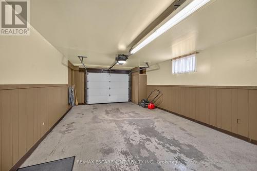 39 Algonquin Court, Hamilton, ON - Indoor Photo Showing Garage