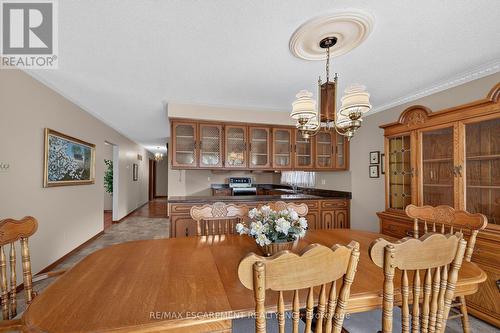 39 Algonquin Court, Hamilton, ON - Indoor Photo Showing Dining Room