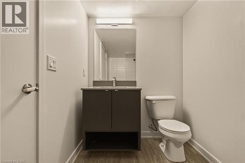1119 Cooke Boulevard Unit# B323, Burlington, ON - Indoor Photo Showing Bathroom