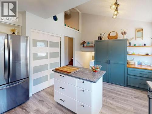 3786 Quadra Ave, Powell River, BC - Indoor Photo Showing Kitchen