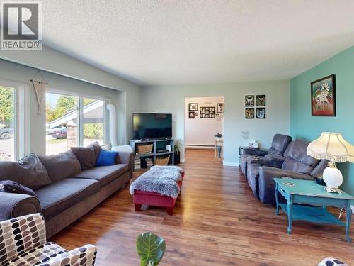 3786 Quadra Ave, Powell River, BC - Indoor Photo Showing Living Room
