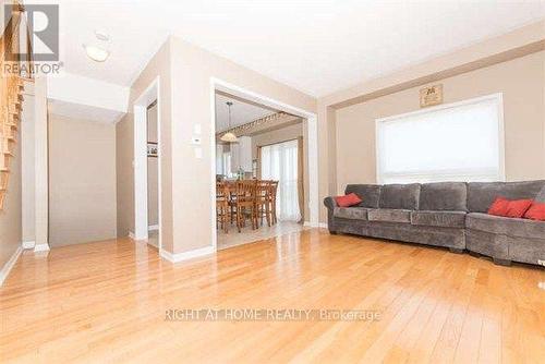 780 Ormond Drive, Oshawa, ON - Indoor Photo Showing Living Room