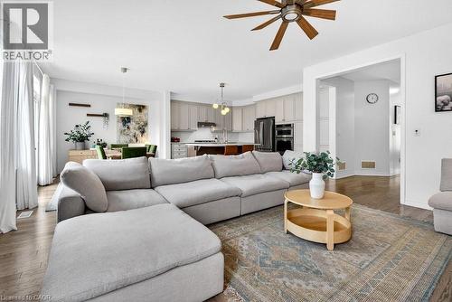 145 Stillwater Crescent, Waterdown, ON - Indoor Photo Showing Living Room