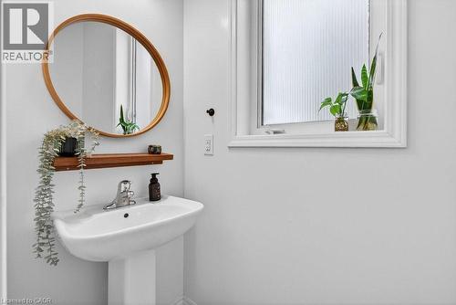 145 Stillwater Crescent, Waterdown, ON - Indoor Photo Showing Bathroom