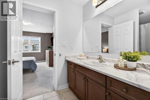 145 Stillwater Crescent, Waterdown, ON - Indoor Photo Showing Bathroom