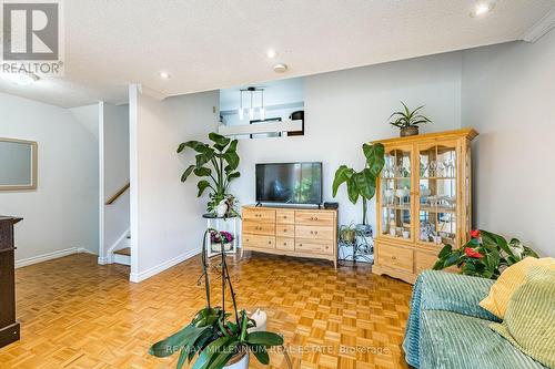 301 Milestone Crescent, Aurora, ON 