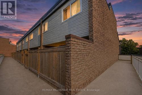 301 Milestone Crescent, Aurora, ON 