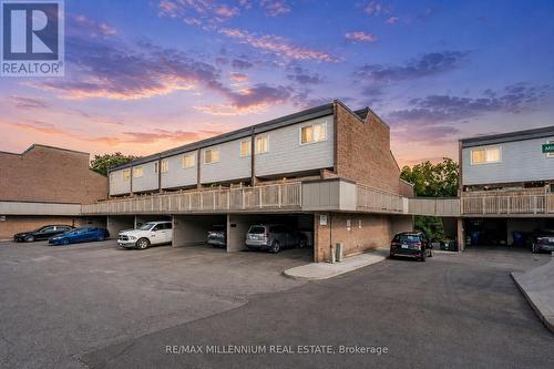 301 Milestone Crescent, Aurora, ON 