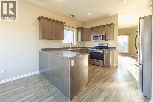 254 Macinnes Street, Saskatoon, SK - Indoor Photo Showing Kitchen