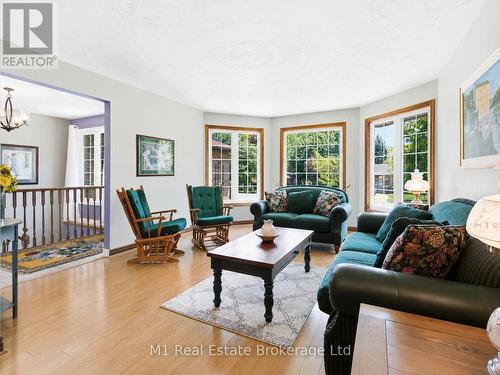 294 Colborne Street, Centre Wellington (Elora/Salem), ON - Indoor Photo Showing Living Room