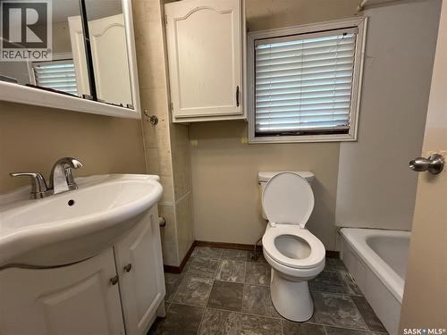 591 23Rd Street E, Prince Albert, SK - Indoor Photo Showing Bathroom