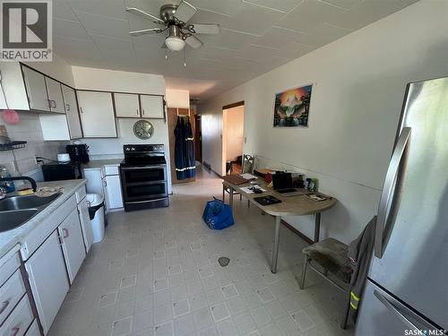 Enniskillen Rm No. 3, Saskatchewan - Indoor Photo Showing Kitchen With Double Sink