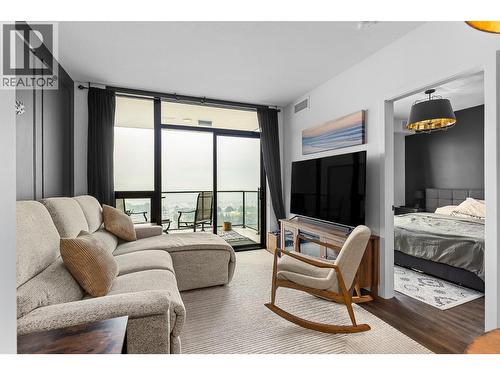 1471 St. Paul Street Unit# 1707, Kelowna, BC - Indoor Photo Showing Living Room