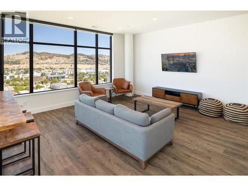 1471 St. Paul Street Unit# 1707, Kelowna, BC - Indoor Photo Showing Living Room