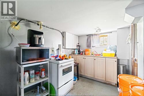 1396 Janette, Windsor, ON - Indoor Photo Showing Other Room