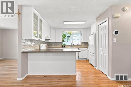 133 Lloyd Crescent, Saskatoon, SK - Indoor Photo Showing Kitchen