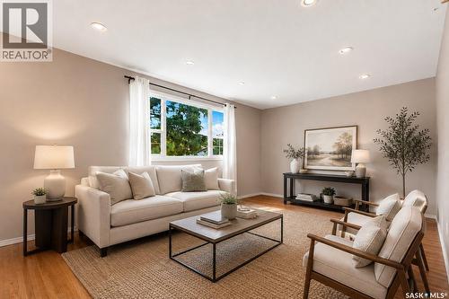 133 Lloyd Crescent, Saskatoon, SK - Indoor Photo Showing Living Room