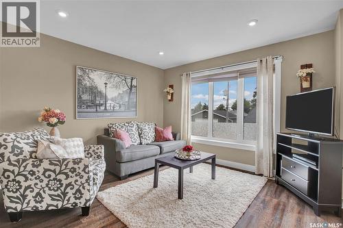 6F 110 Centennial Boulevard, Warman, SK - Indoor Photo Showing Living Room