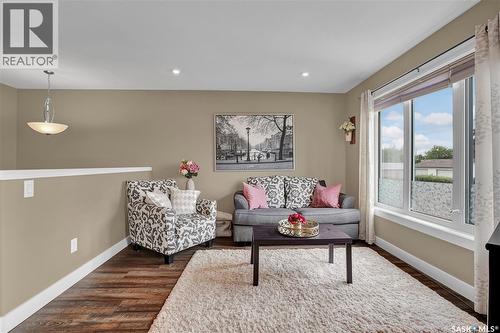 6F 110 Centennial Boulevard, Warman, SK - Indoor Photo Showing Living Room