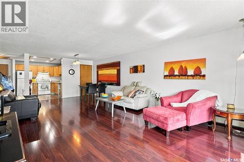 208 410 Main Street, Saskatoon, SK - Indoor Photo Showing Living Room