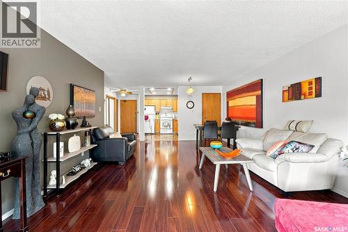 208 410 Main Street, Saskatoon, SK - Indoor Photo Showing Living Room