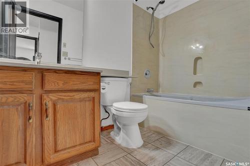302 Doiron Road N, Regina, SK - Indoor Photo Showing Bathroom