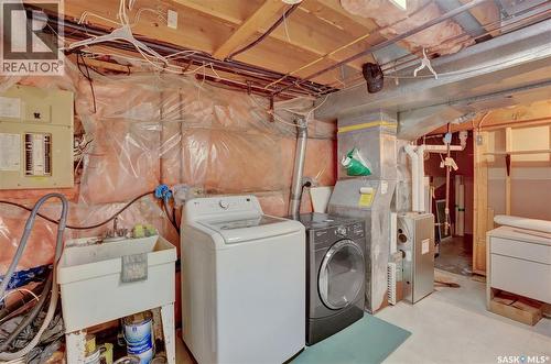 302 Doiron Road N, Regina, SK - Indoor Photo Showing Laundry Room