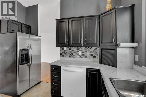 302 Doiron Road N, Regina, SK - Indoor Photo Showing Kitchen