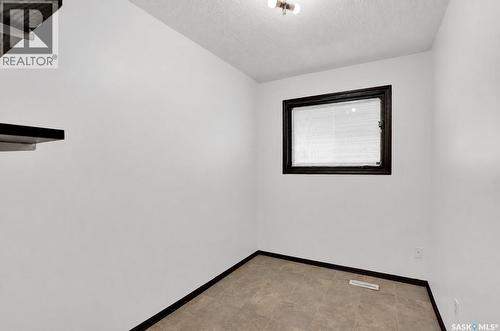 302 Doiron Road N, Regina, SK - Indoor Photo Showing Other Room