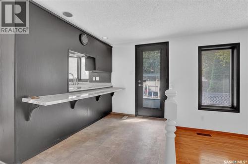 302 Doiron Road N, Regina, SK - Indoor