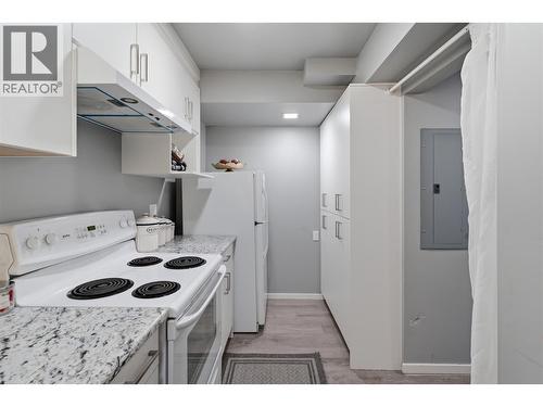 3140 Coventry Crescent, West Kelowna, BC - Indoor Photo Showing Kitchen