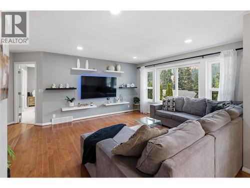 3140 Coventry Crescent, West Kelowna, BC - Indoor Photo Showing Living Room