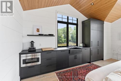 1097 Armstrong Point Road, Muskoka Lakes (Medora), ON - Indoor