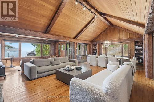 1097 Armstrong Point Road, Muskoka Lakes (Medora), ON - Indoor Photo Showing Living Room