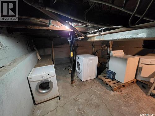 1041 Argyle Street, Regina, SK - Indoor Photo Showing Laundry Room